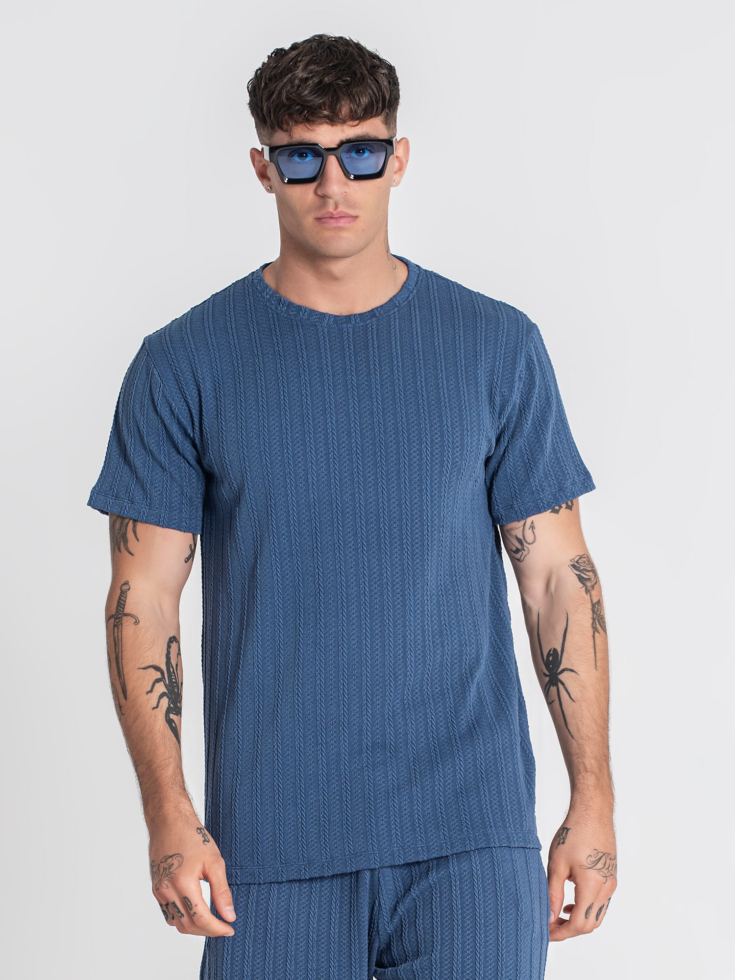 t-shirts / Blue Twist Tee