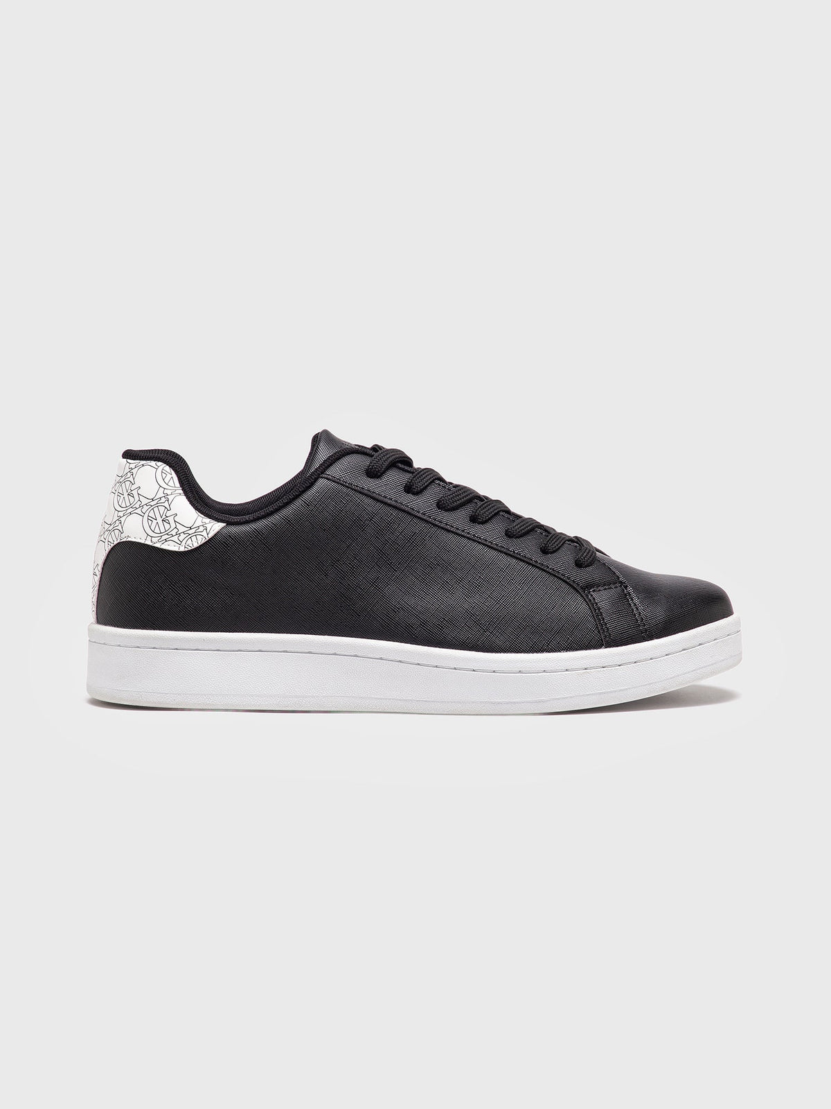 sneakers / Black Insignia Edge Sneakers