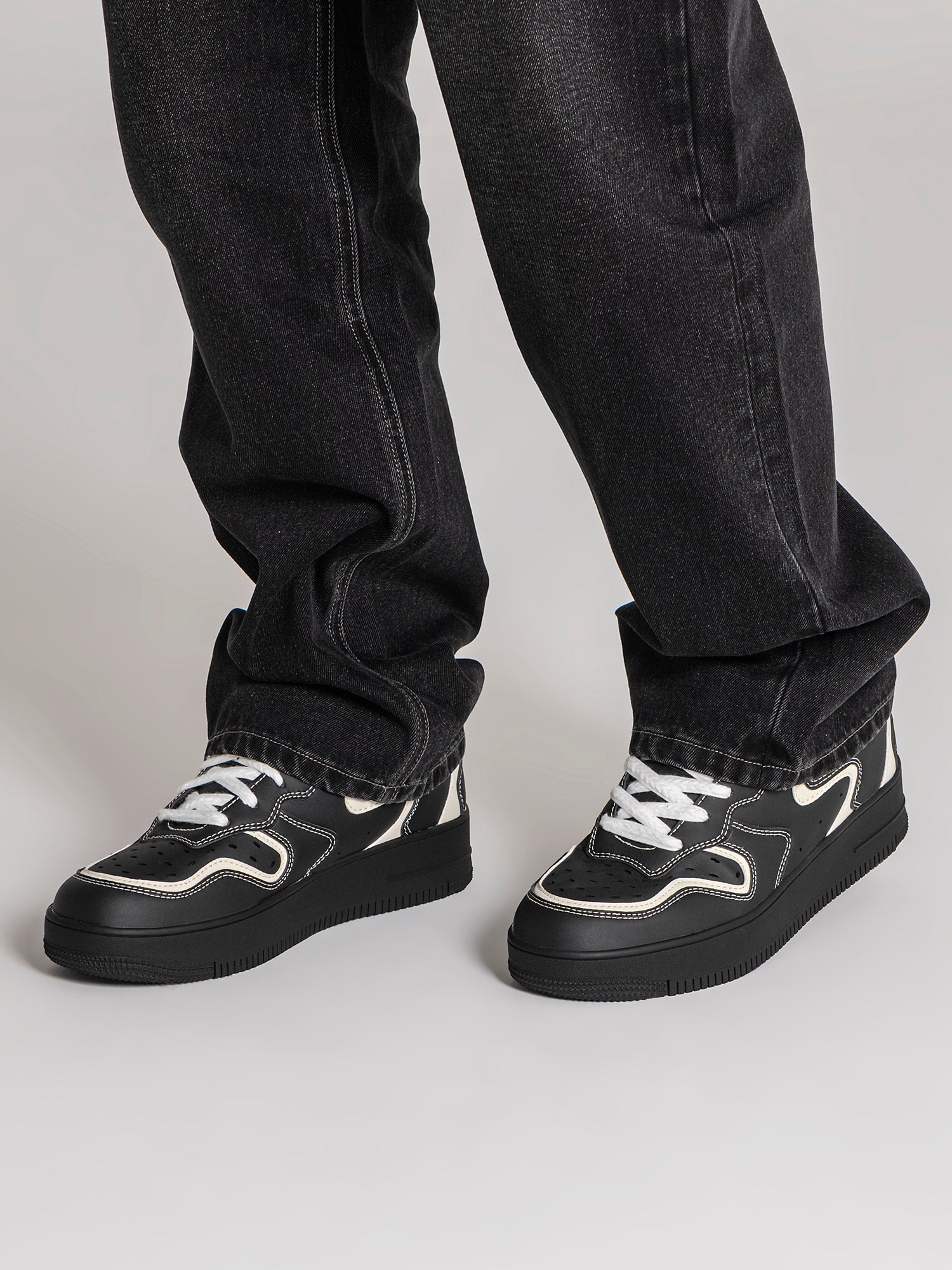 sneakers / Black Dive Sneakers