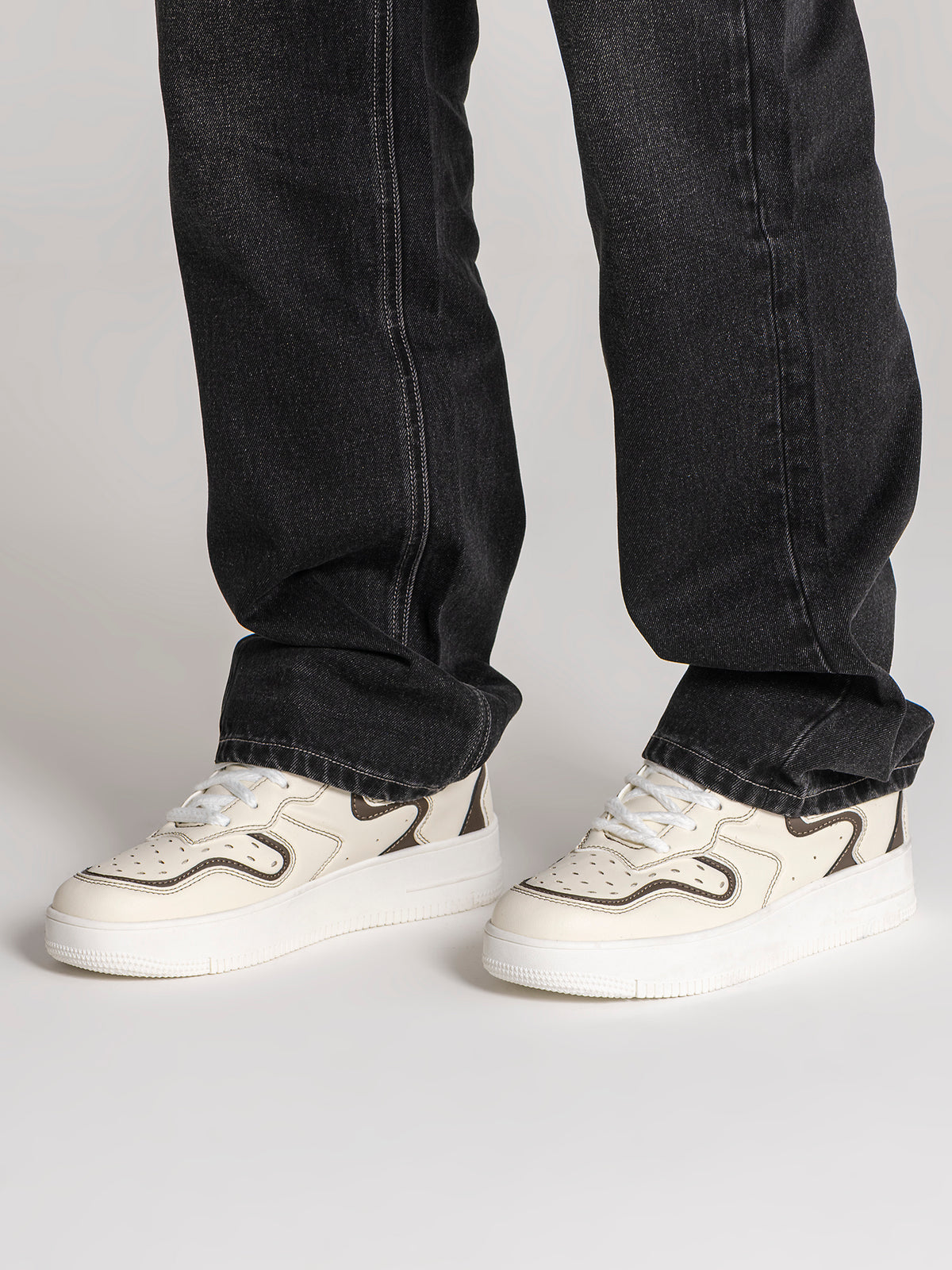 sneakers / White Dive Sneakers