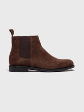 sneakers / Brown Smart Boots