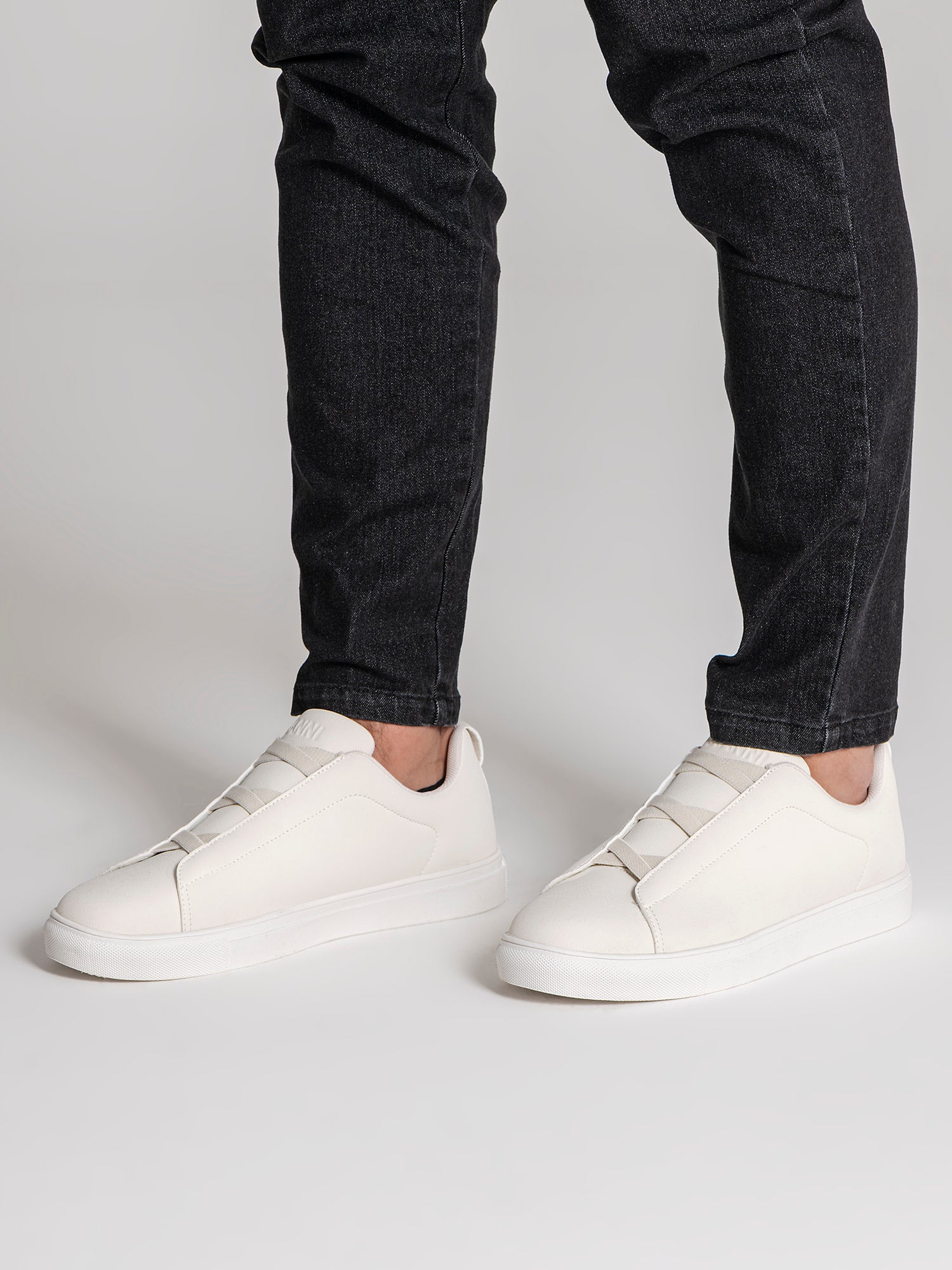 sneakers / White Smart Sneakers