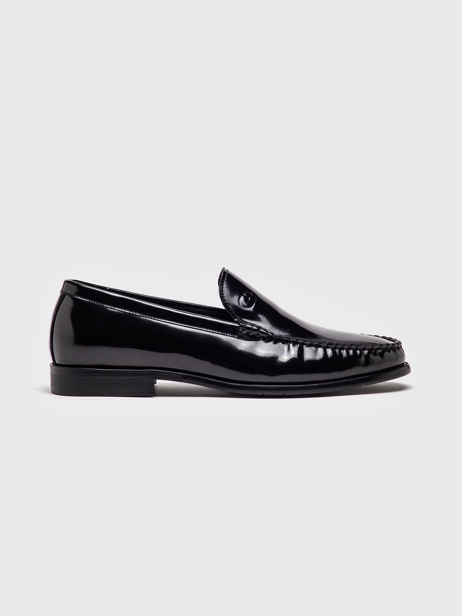 sneakers / Black Smart Loafers