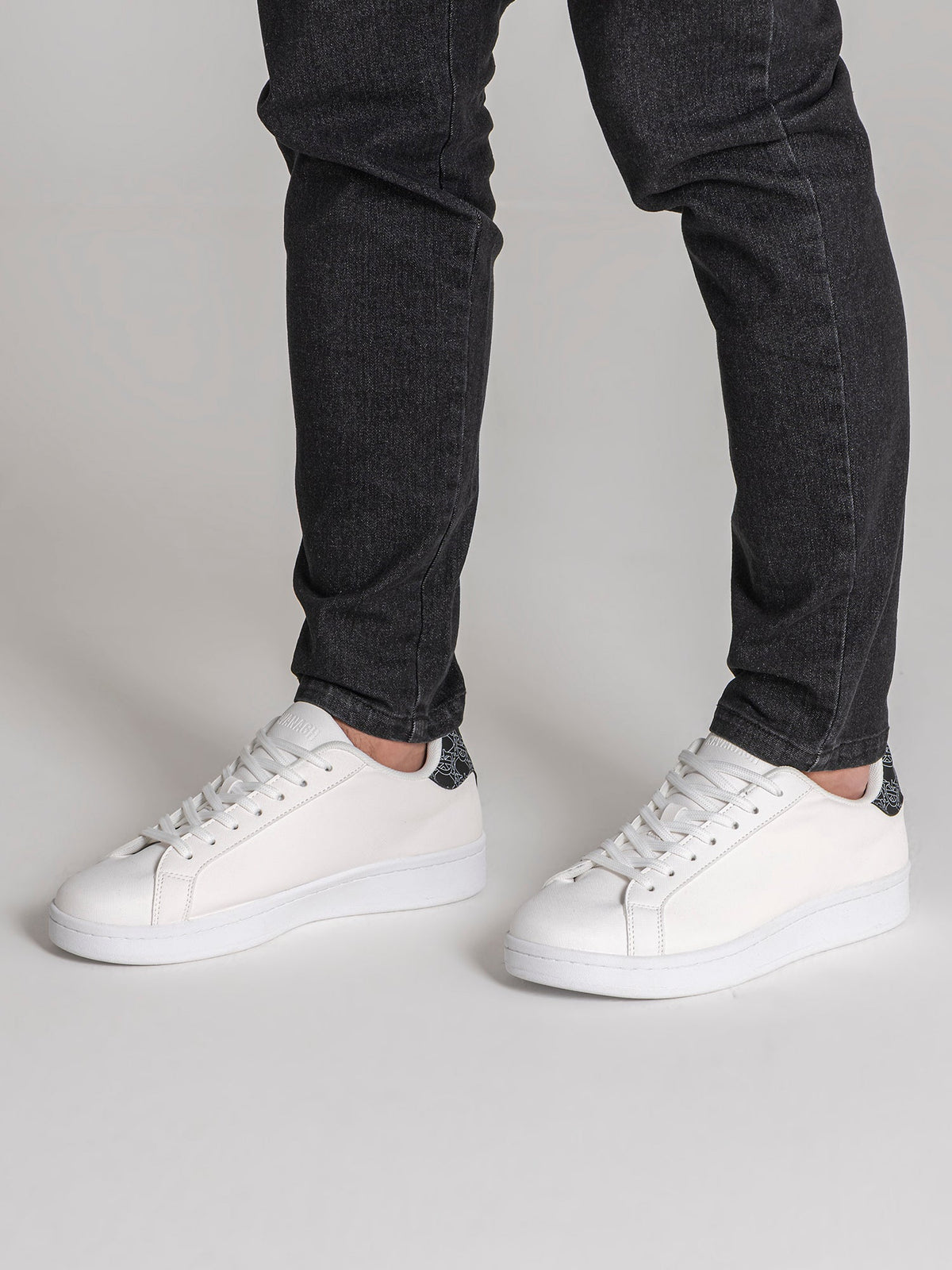 sneakers / White Insignia Edge Sneakers