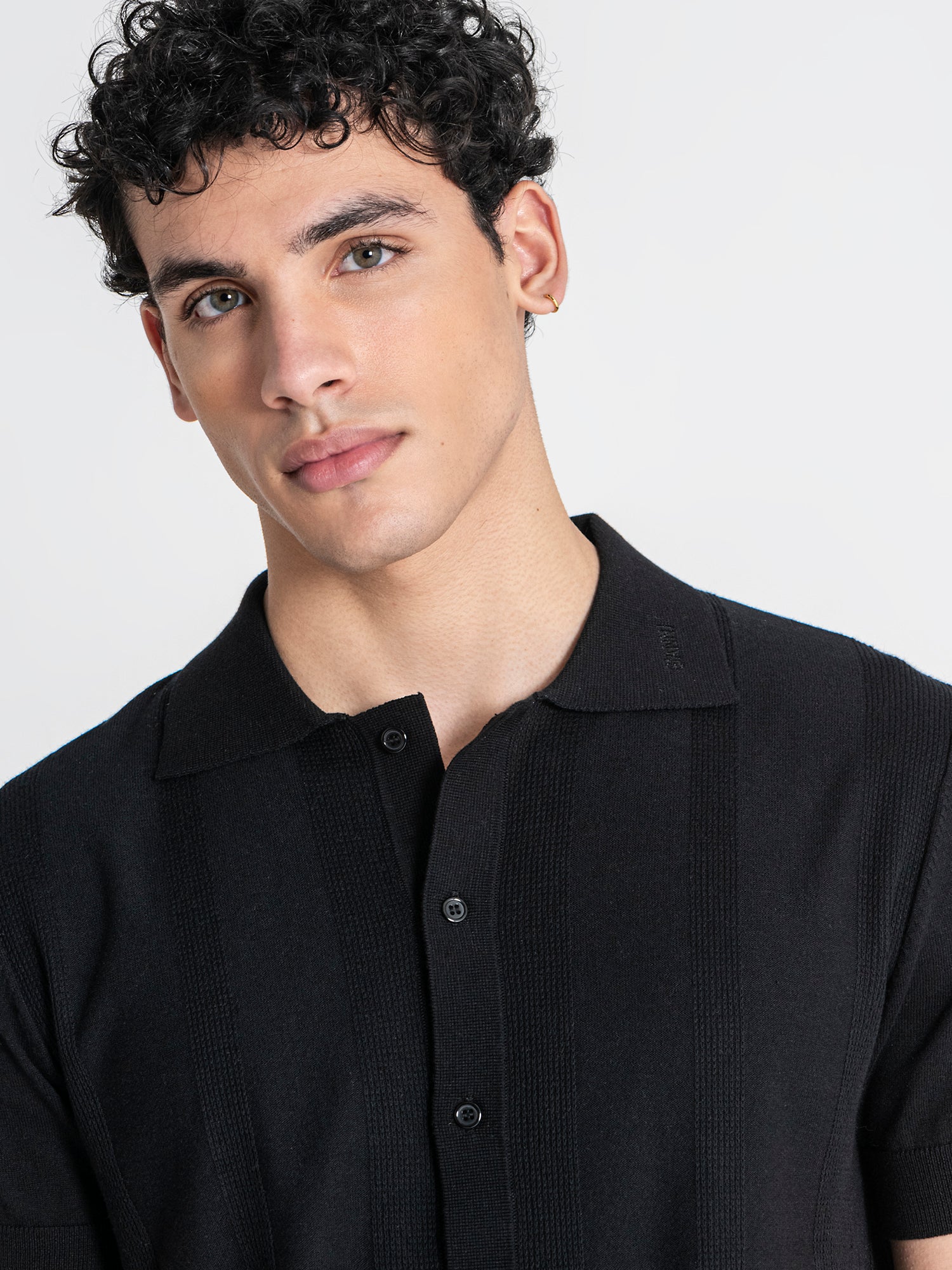 shirts / Black Linear Knit Shirt