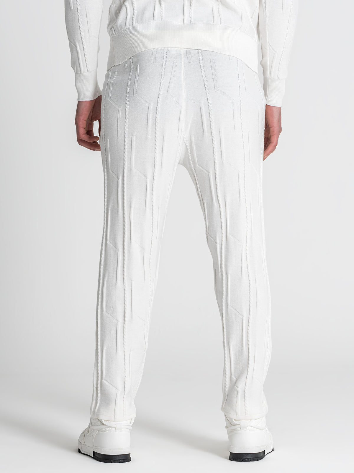 joggers / White G Knit Pants