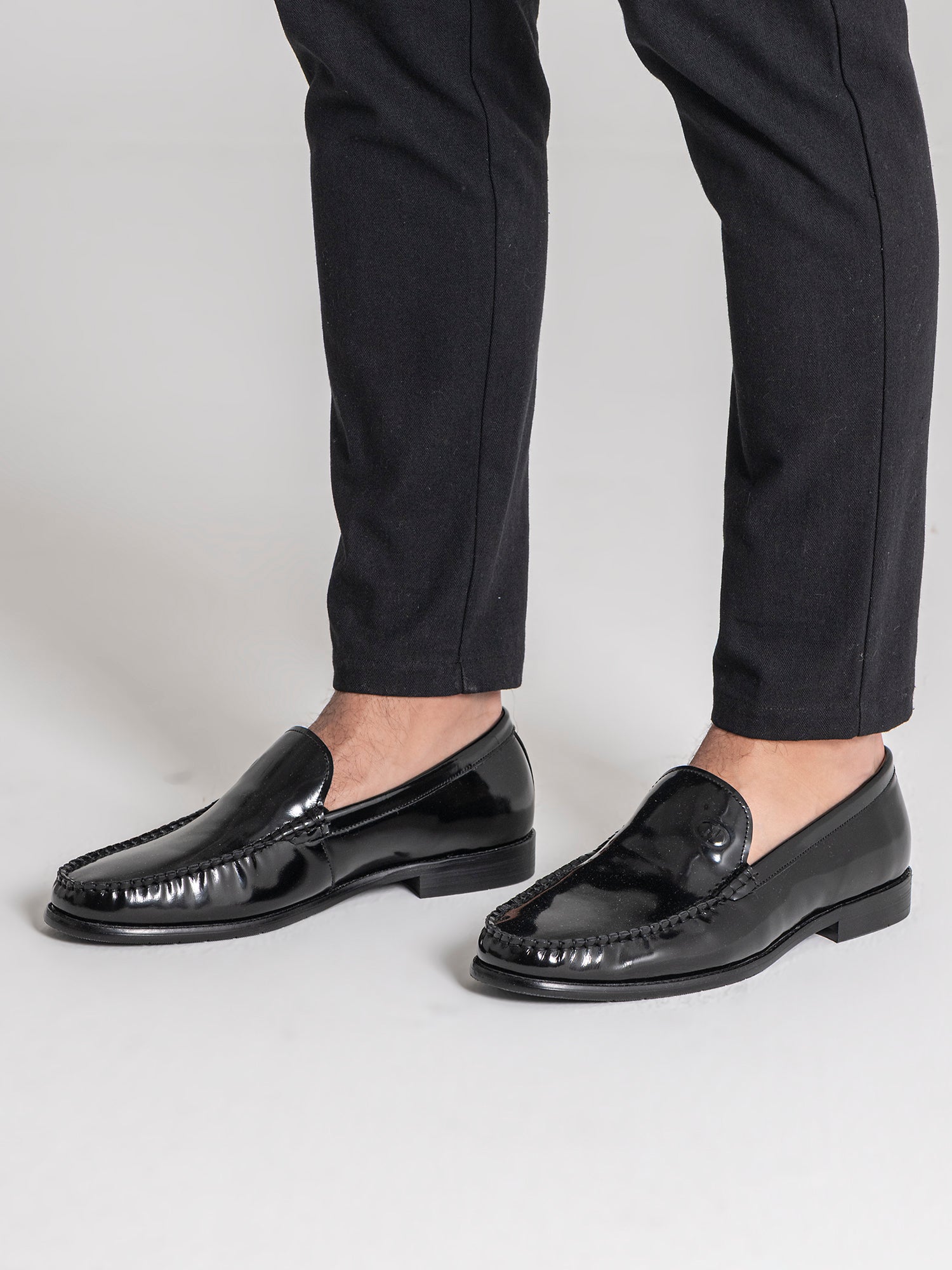 sneakers / Black Smart Loafers