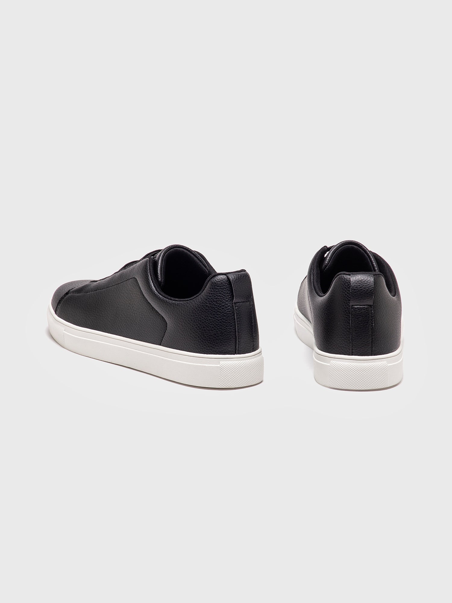 sneakers / Black Smart Sneakers