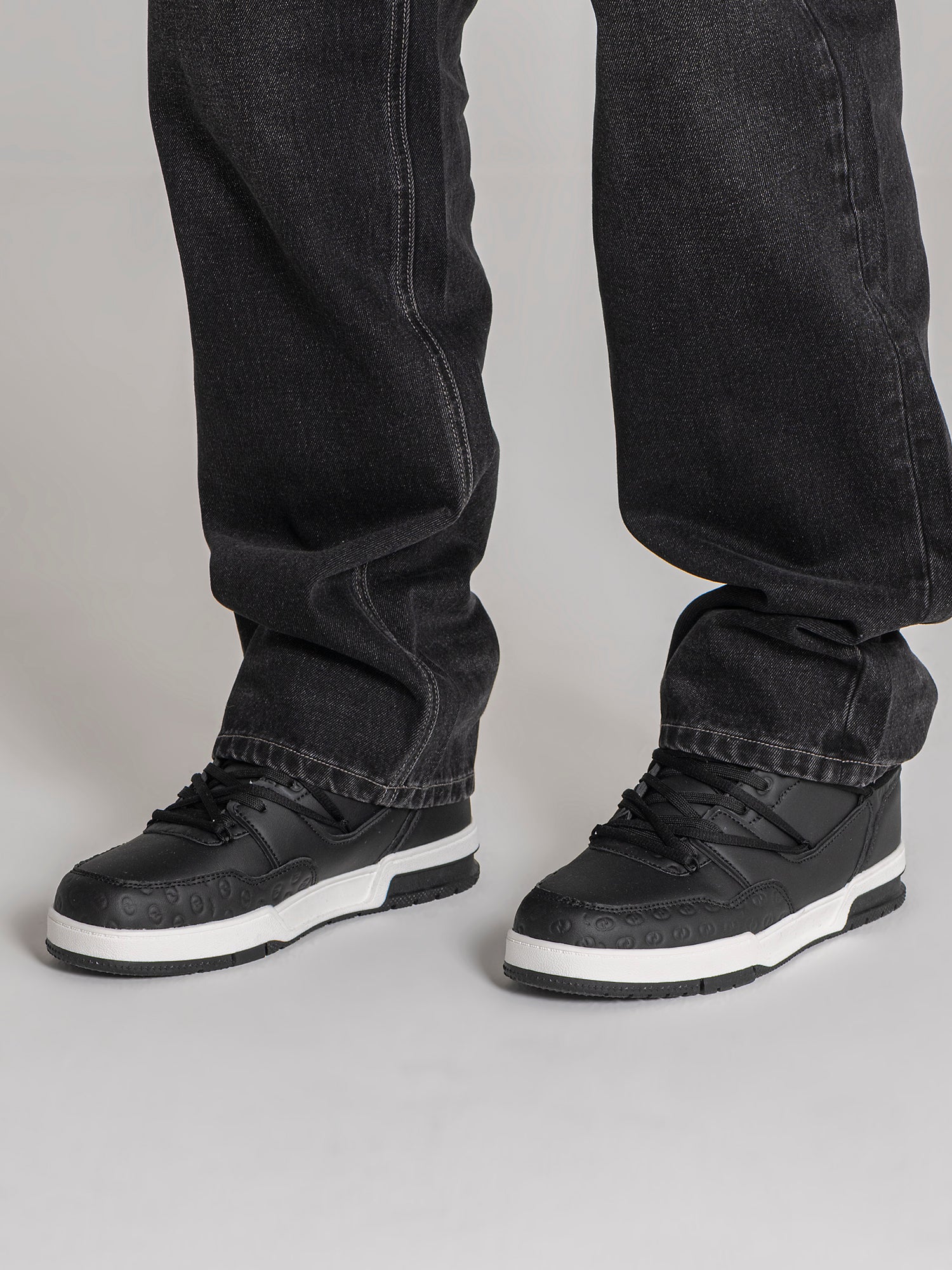 sneakers / Black Insignia Hi Sneakers