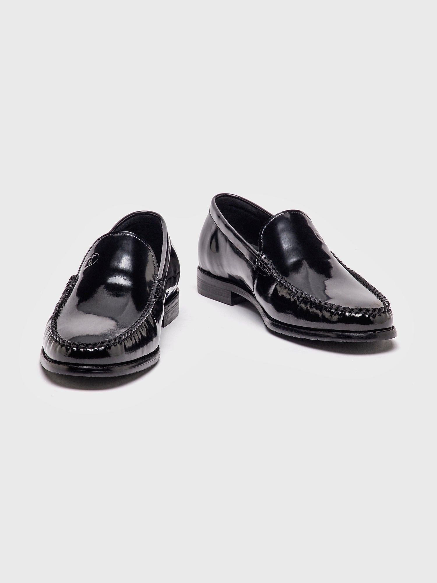 sneakers / Black Smart Loafers
