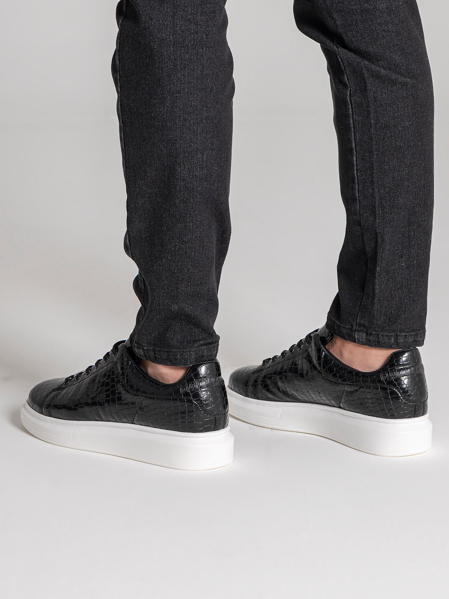 sneakers / Black Elevated Sneakers