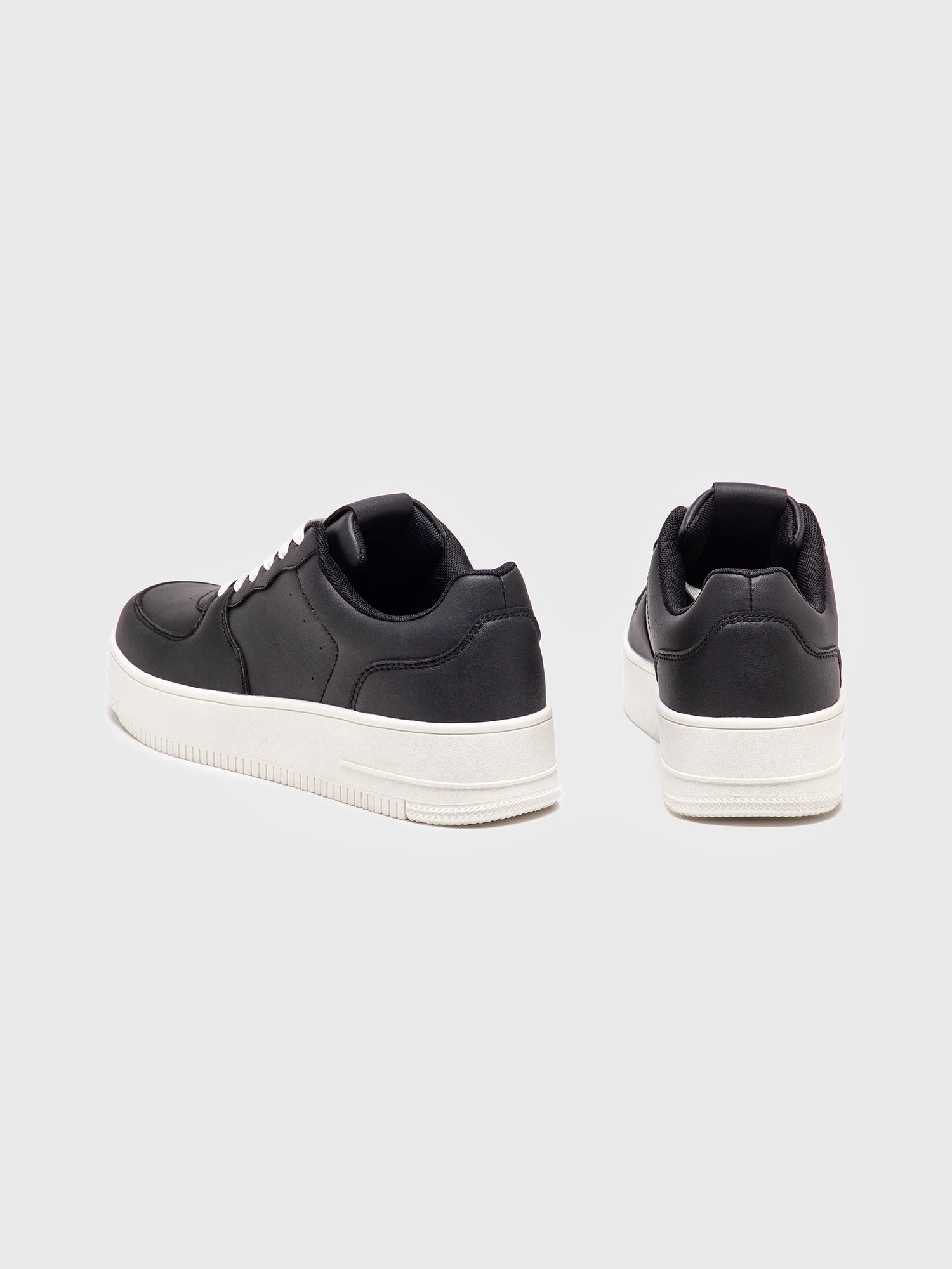 sneakers / Black City Ease Sneakers