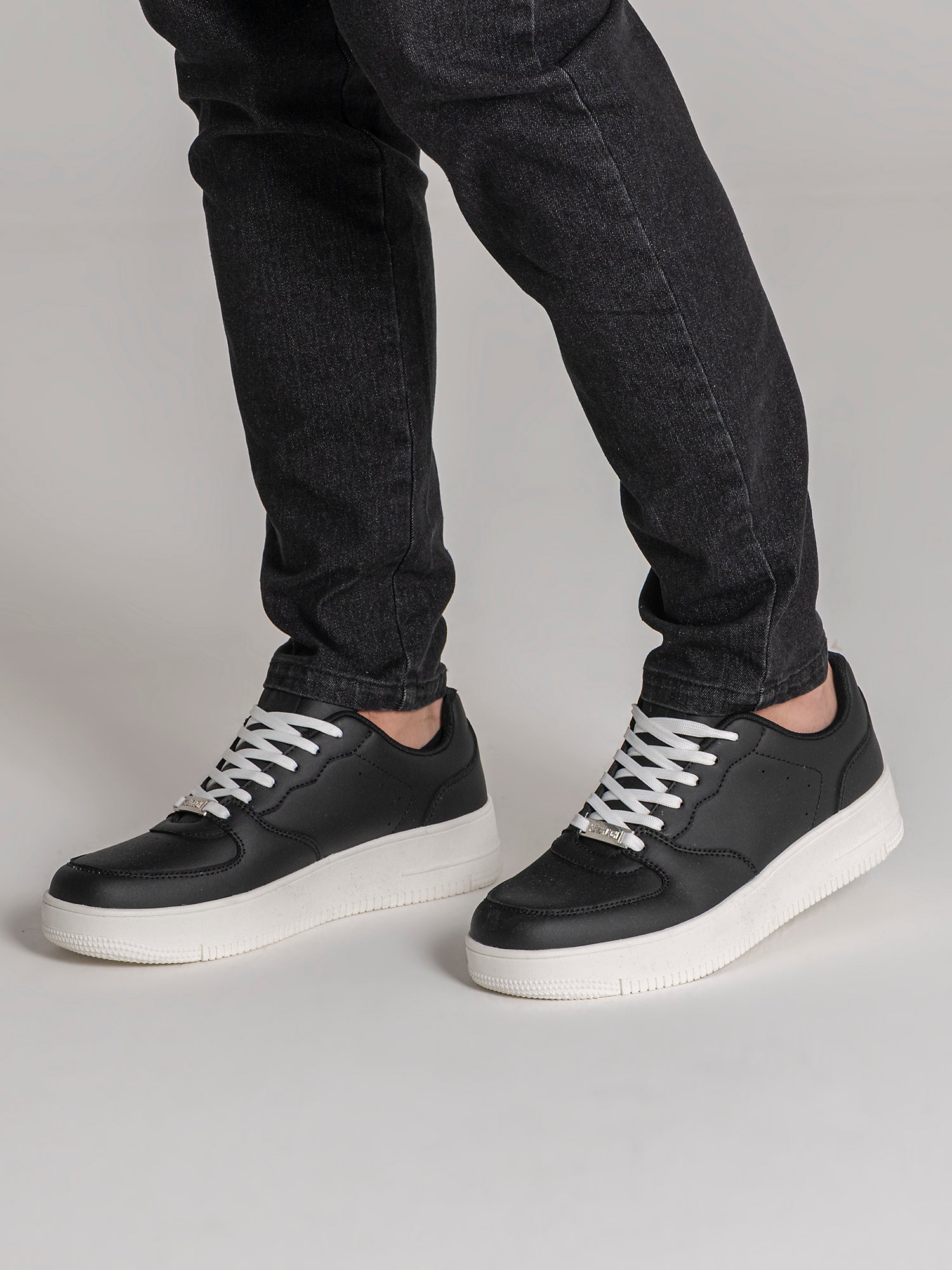 sneakers / Black City Ease Sneakers