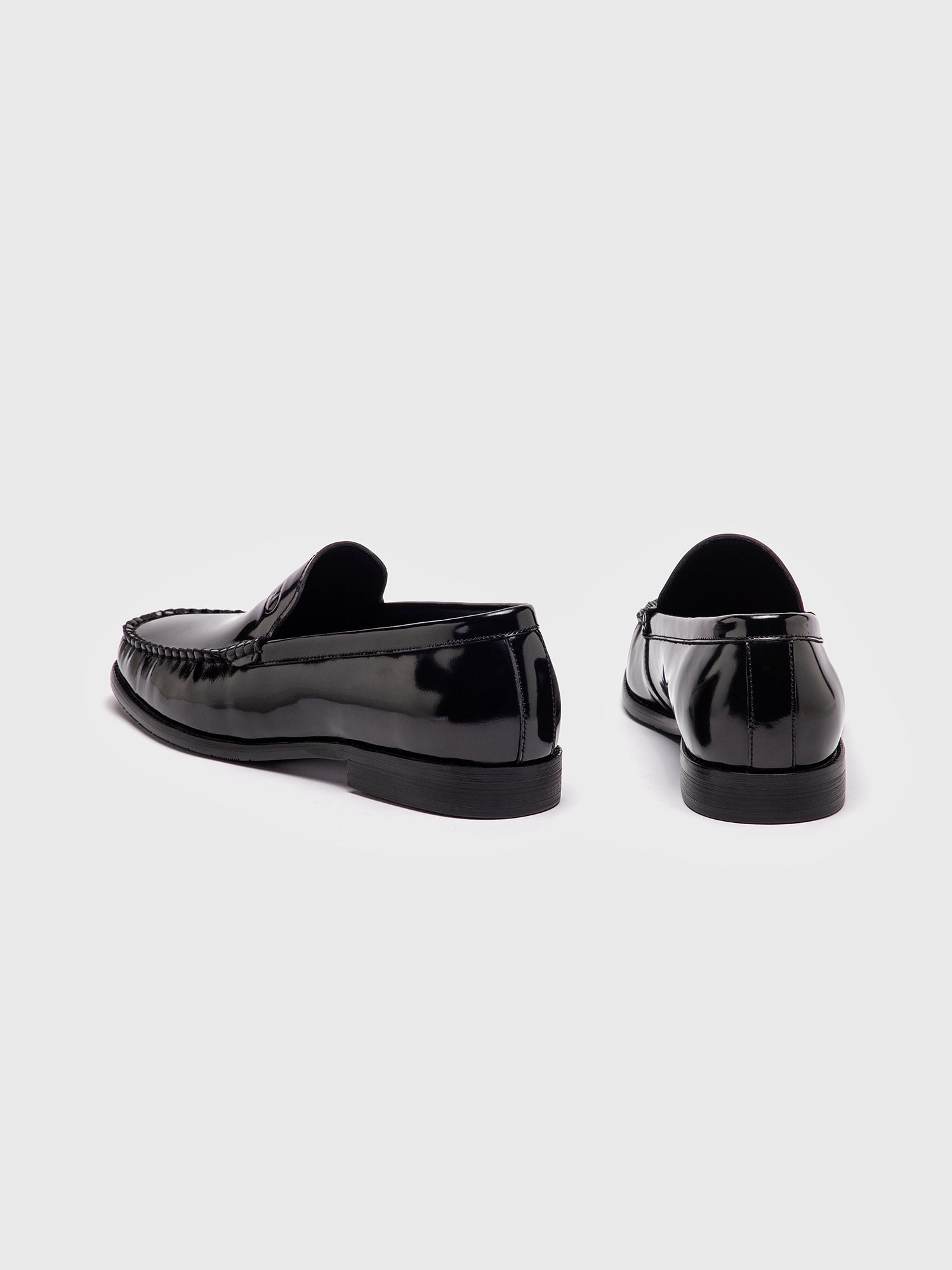 sneakers / Black Smart Loafers