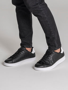 sneakers / Black Insignia Sneakers