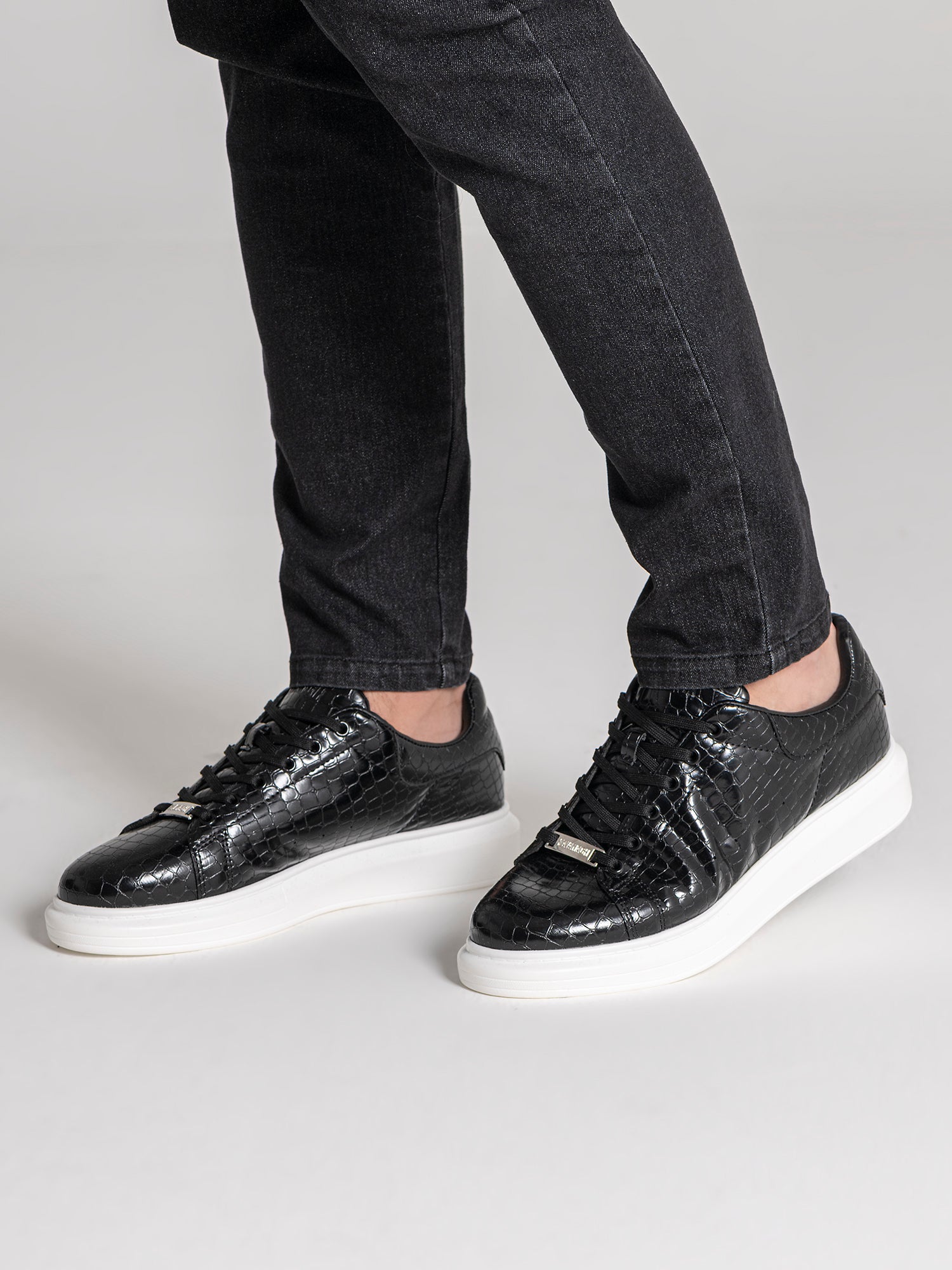 sneakers / Black Elevated Sneakers