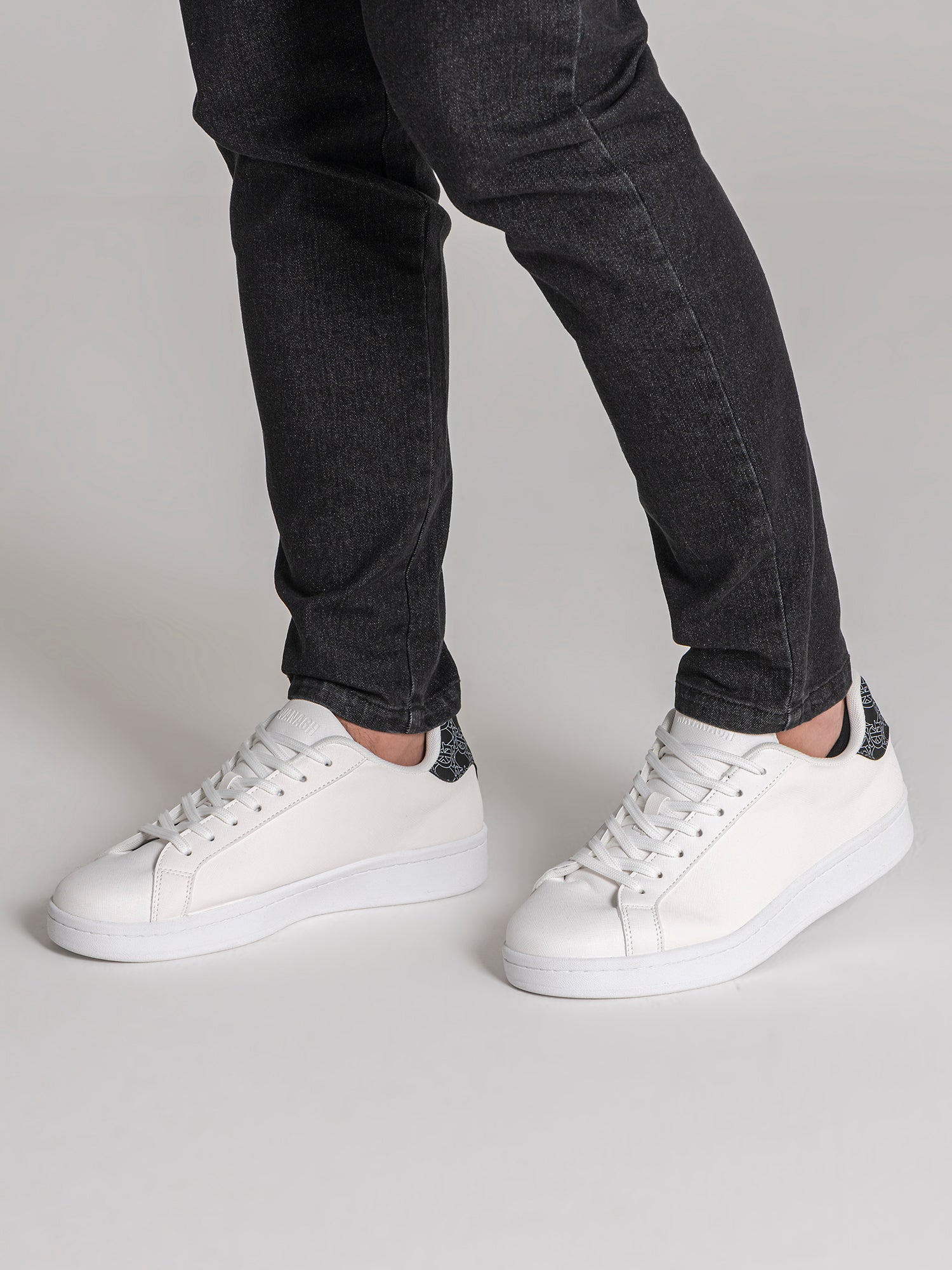 sneakers / White Insignia Edge Sneakers