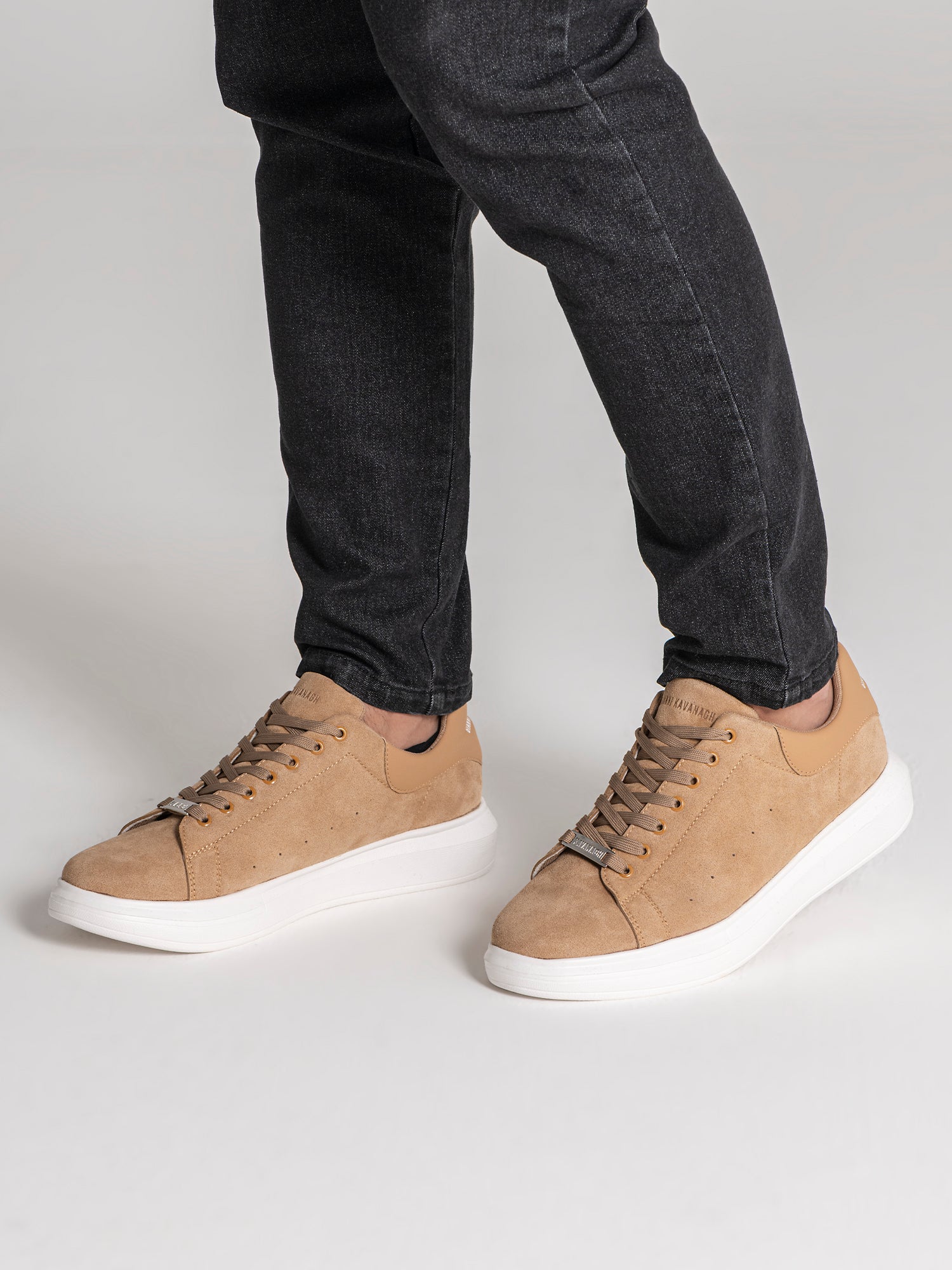sneakers / Camel Elevated Sneakers